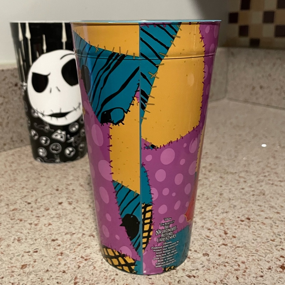 Nightmare Before Christmas set of 4 thick plastic collectible cups & 3 shot cups - Picture 4 of 13